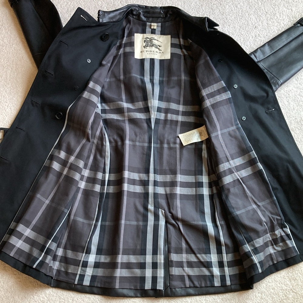 Burberry London leather/cotton, double breasted & belted trench coat - like new - Picture 9 of 15